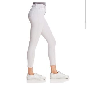 Like New-J Brand Women’s Polar Wash Five Pocket Straight Leg Skinny Capri Jeans